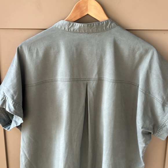 Mediclo XL Women’s TENCEL™ Fiji‎ ‎ Banded Collar Scrub Top in Sage - Picture 11 of 11